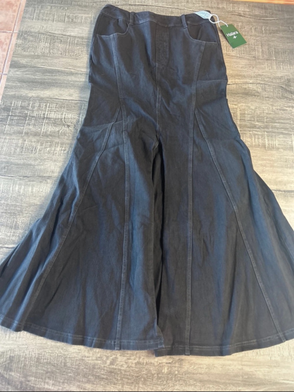 HALARA Black A-Line Flared Maxi Skirt
